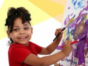 Explorar el papel del arte en la vida de los niños.